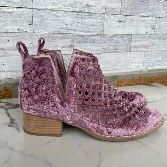 Jeffrey Campbell Taggart Booties in lush blush velvet size 8.5 - Picture 1 of 12